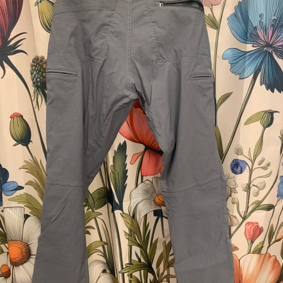 31x30 gray Kuhl pants - Picture 3 of 3
